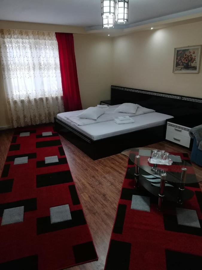 Pension, Camping & Biker Station Zur Deutschen Eiche Ciocanesti Εξωτερικό φωτογραφία