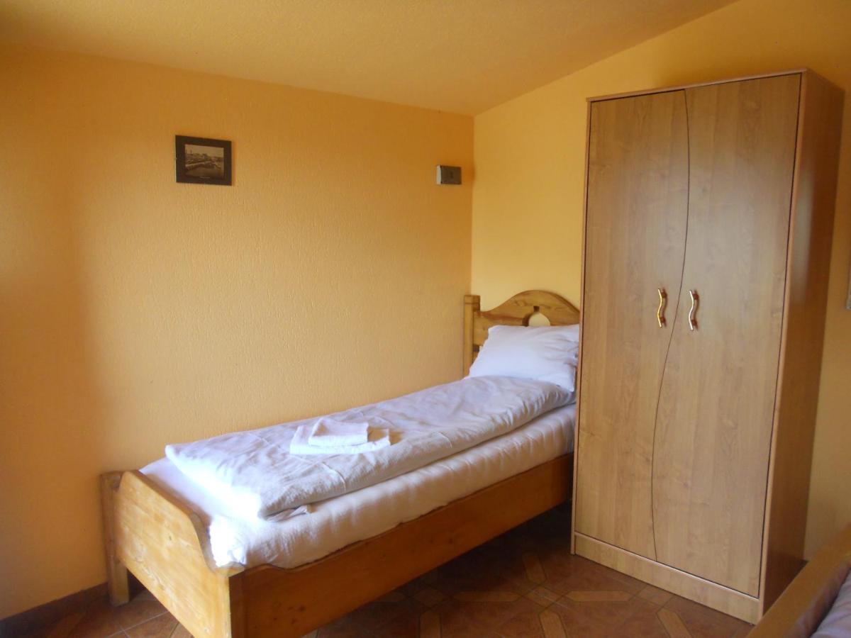 Pension, Camping & Biker Station Zur Deutschen Eiche Ciocanesti Εξωτερικό φωτογραφία